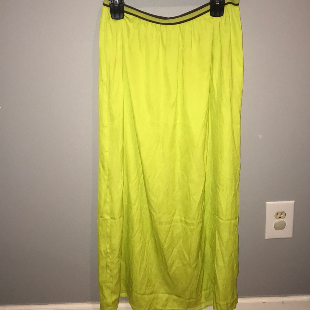 Super cute maxi skirt!